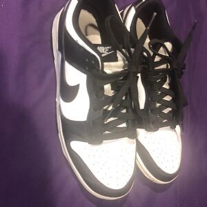 Nike Men's Black and White Low-Top Sneakers